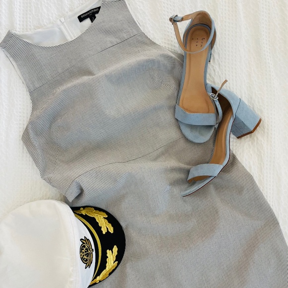 Banana Republic Seersucker Shift Dress - Picture 1 of 14